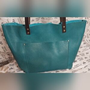 Portland Leather Classic Large Aquarius Tote